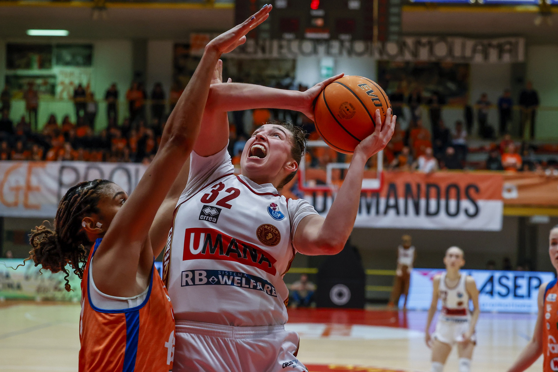 Gara 1 semifinale Famila Wuber Schio-Umana Reyer: 63-59