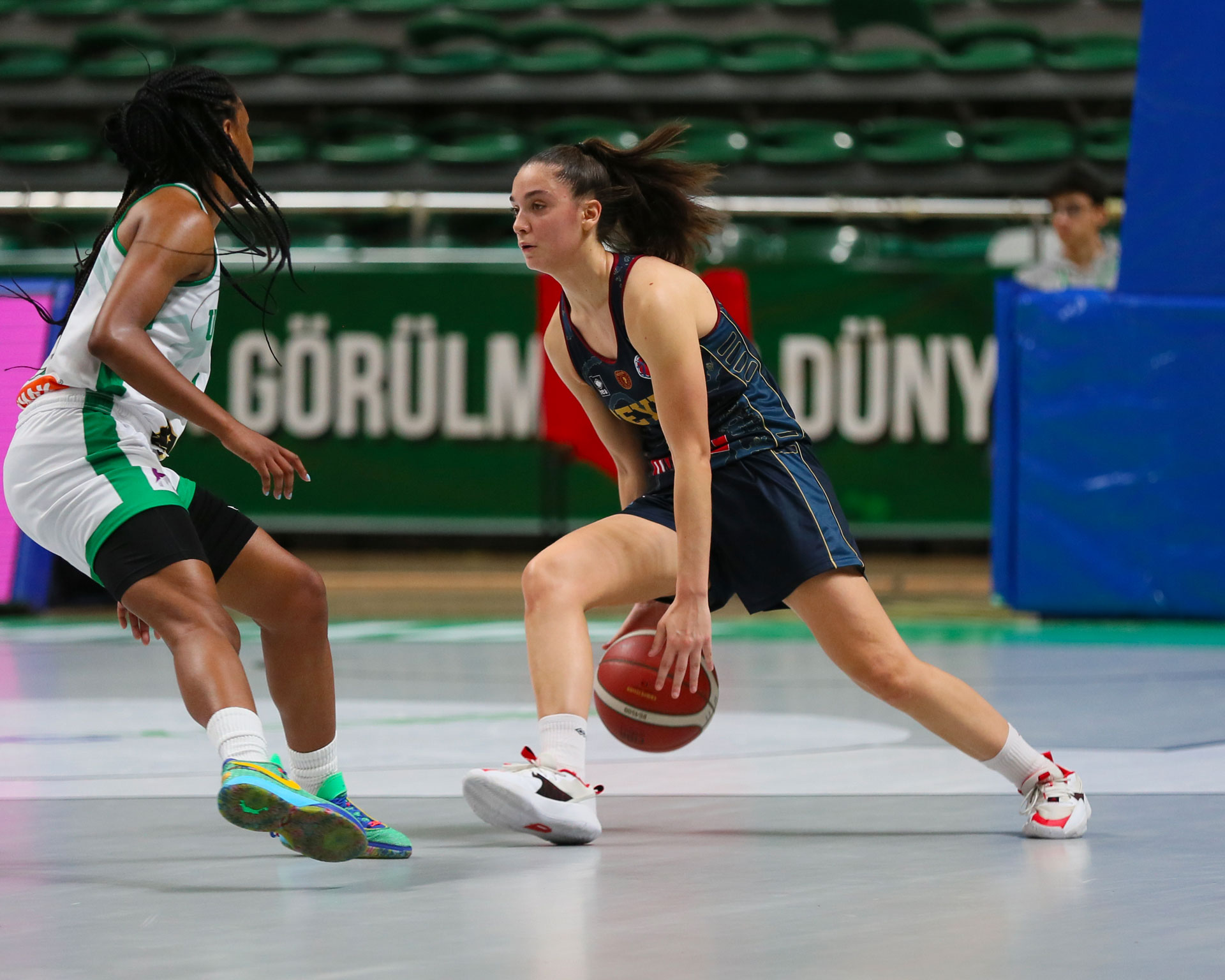 Bursa Uludag Basketbol-Umana Reyer:  64-80